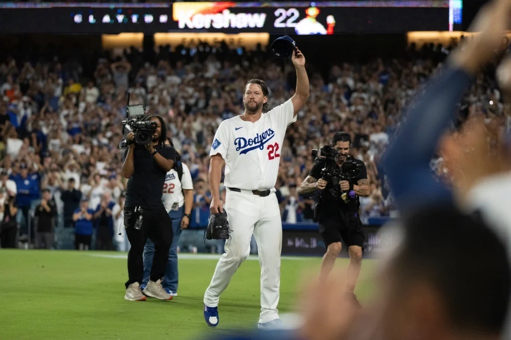 Kershaw se despide en casa entre lágrimas, ovaciones y pase a postemporada