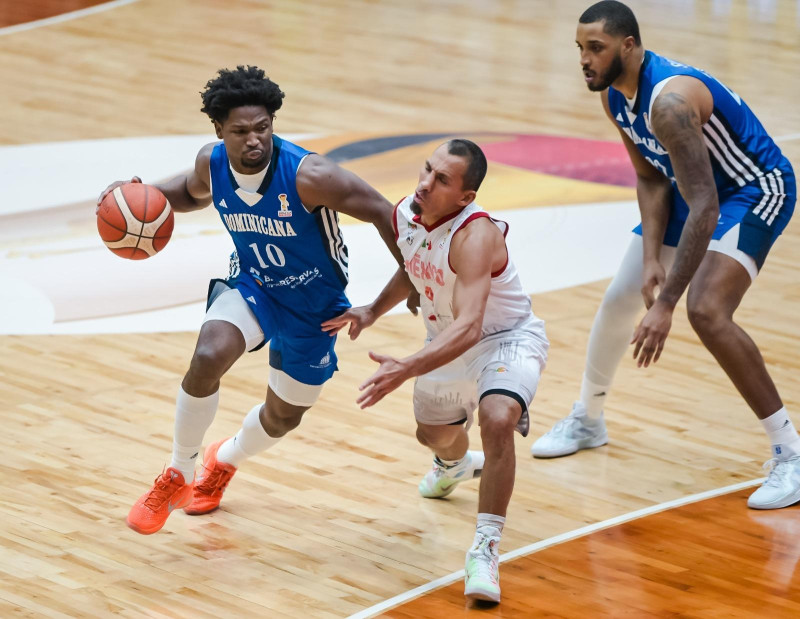 México vence 89-88 a RD