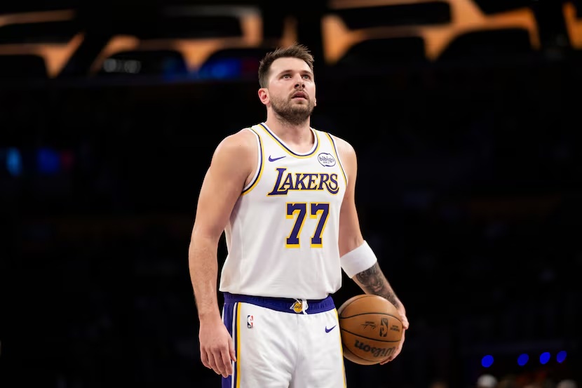 Donic domina en Dallas, Bulls homenajean a D-Rose y Knicks ganan en Philadelphia